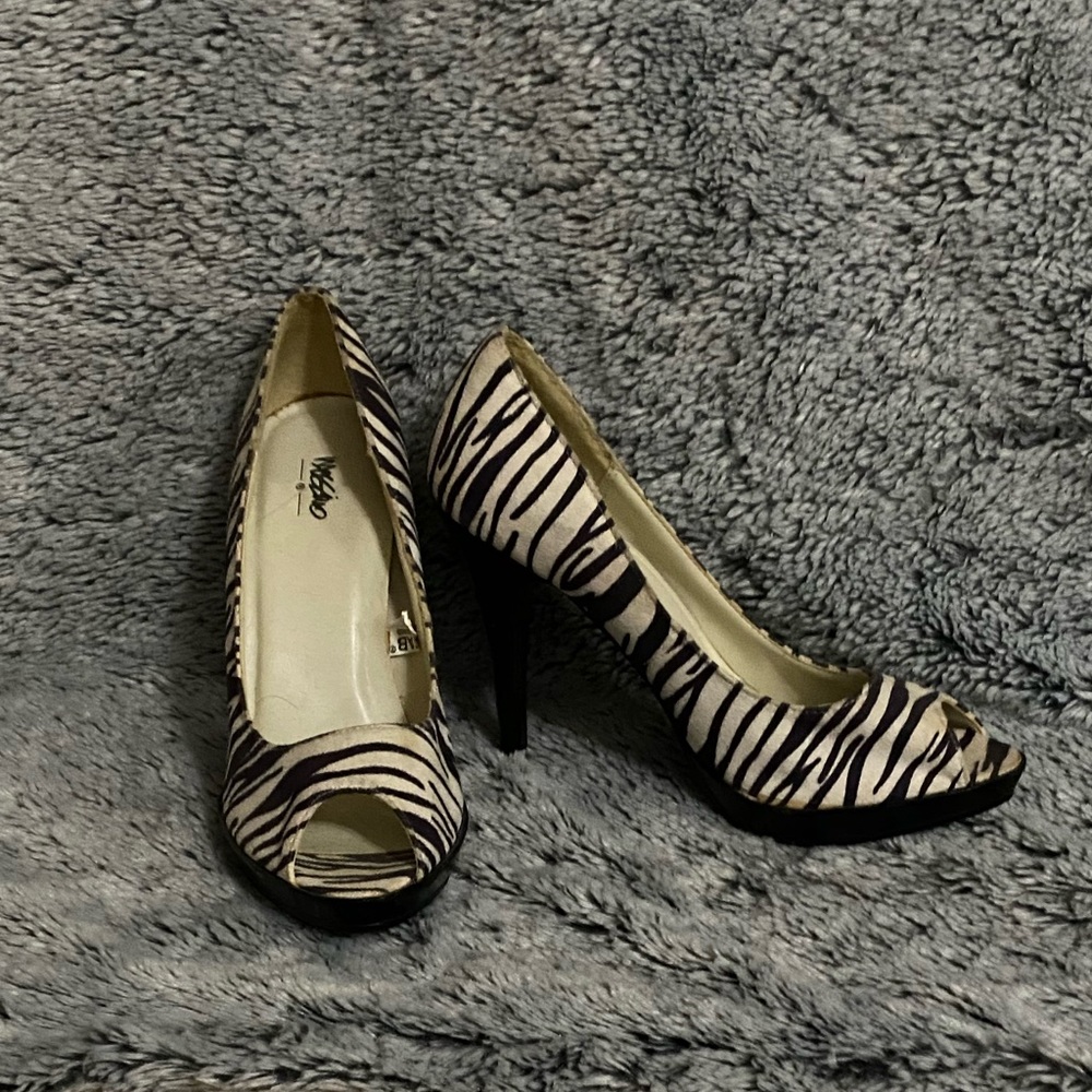 Mossimo zebra print peep toe heels
